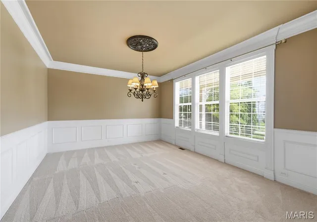 Photo 3 of Sale Pending at 5500 Wooded Creek Dr, Saint Charles, MO 63304 | MLS# MIS26042063 | Listing updated on 2026-08-31