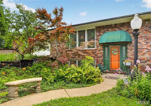 Homes for sale in Saint Louis, MO | 4444 Baumgartner Rd, Saint Louis, MO 63129 | MLS# MIS26042077