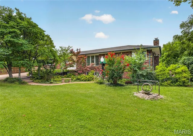 Homes for sale in Saint Louis, MO | 4444 Baumgartner Rd, Saint Louis, MO 63129 | MLS# MIS26042077