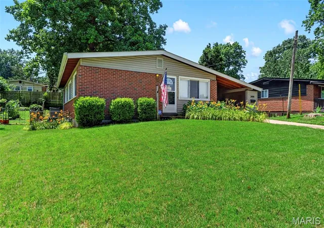 3rd image of 2480 Furlong Ln, Florissant, MO 63033 | MLS# MIS26042081
