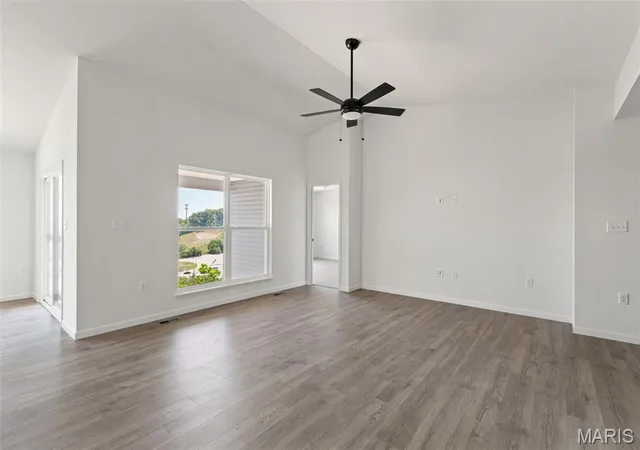 Photo 4 of Single family home for sale at 2337 Castle Hill Dr, Rolla, MO 65401 | MLS# MIS26042084 | Listing updated on 2026-10-02