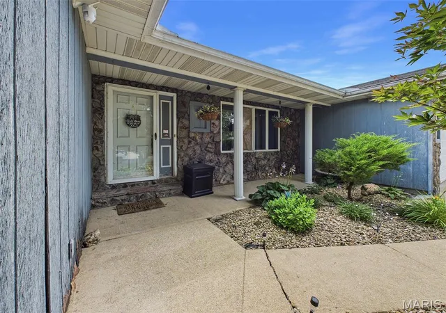 Homes for sale in Staunton, IL | 112 Woods Mill Dr, Staunton, IL 62088 | MLS# MIS26042085