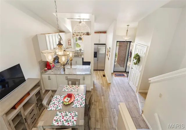 Photo 2 of Single family home for sale at 1927 Bennington Common Dr, Saint Louis, MO 63146 | MLS# MIS26042093 | Listing updated on 2026-09-21