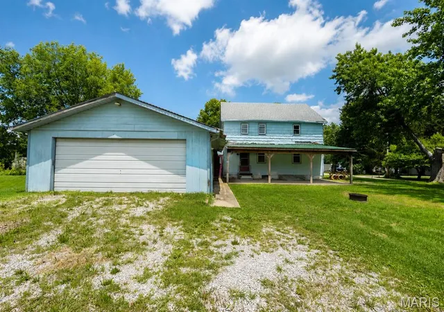 Homes for sale in Highland, IL | 407 S Mulberry St, Highland, IL 62249 | MLS# MIS26042098