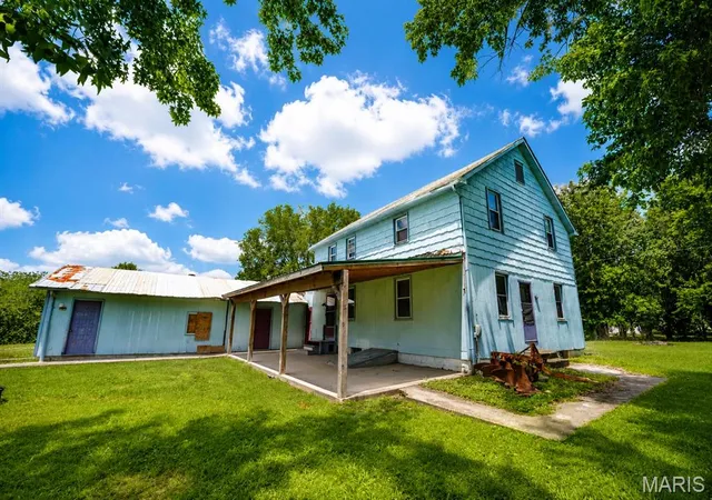 Homes for sale in Highland, IL | 407 S Mulberry St, Highland, IL 62249 | MLS# MIS26042098