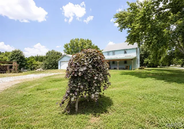 Homes for sale in Highland, IL | 407 S Mulberry St, Highland, IL 62249 | MLS# MIS26042098