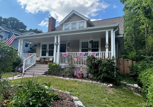 Homes for sale in Webster Groves, MO | 329 Stark Ct, Webster Groves, MO 63119 | MLS# MIS26042099