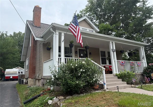 Homes for sale in Webster Groves, MO | 329 Stark Ct, Webster Groves, MO 63119 | MLS# MIS26042099