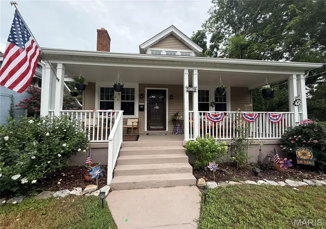 Homes for sale in Webster Groves, MO | 329 Stark Ct, Webster Groves, MO 63119 | MLS# MIS26042099