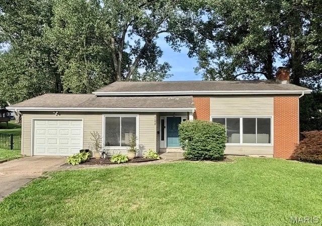 Homes for sale in Collinsville, IL | 122 Westridge Ct, Collinsville, IL 62234 | MLS# MIS26042108