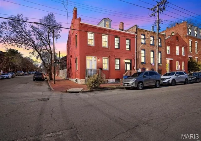 Photo 1 of Single family home for sale at 1929 S 9th St, Saint Louis, MO 63104 | MLS# MIS26042124 | Listing updated on 2026-09-07