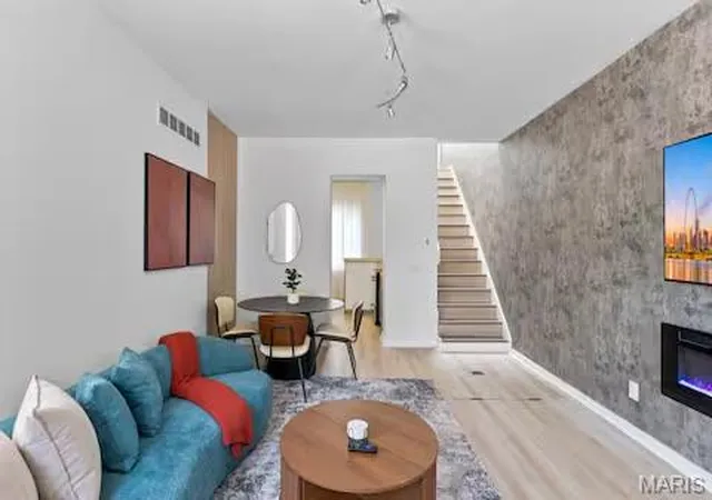 Photo 4 of Single family home for sale at 1929 S 9Th St, Saint Louis, MO 63104 | MLS# MIS26042124 | Listing updated on 2026-09-07