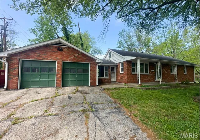 Homes for sale in Granite City, IL | 1542 Lindell Blvd, Granite City, IL 62040 | MLS# MIS26042126