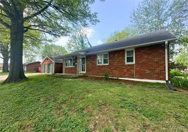 Homes for sale in Granite City, IL | 1542 Lindell Blvd, Granite City, IL 62040 | MLS# MIS26042126