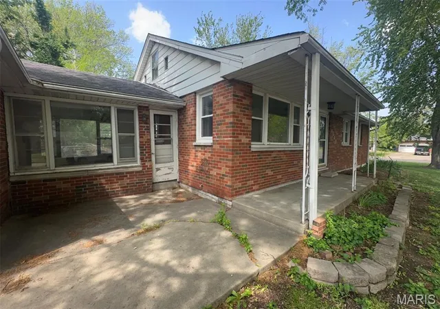 Homes for sale in Granite City, IL | 1542 Lindell Blvd, Granite City, IL 62040 | MLS# MIS26042126