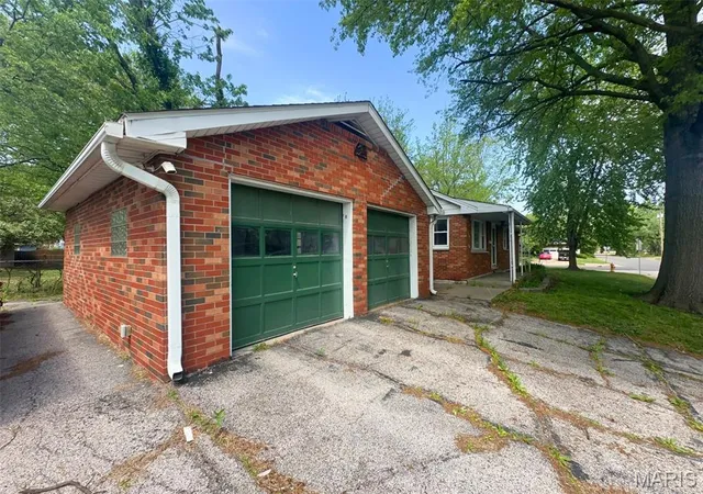 Homes for sale in Granite City, IL | 1542 Lindell Blvd, Granite City, IL 62040 | MLS# MIS26042126