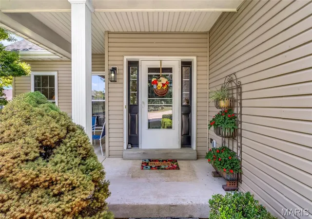 Photo 2 of Single family home for sale at 11 Towergate Ct, Lake Saint Louis, MO 63367 | MLS# MIS26042129 | Listing updated on 2026-09-13