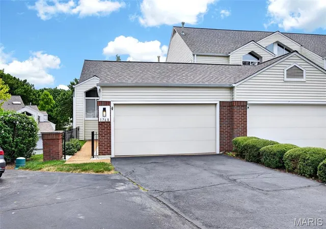Homes for sale in Ballwin, MO | 1768 Highview Circle Ct, Ballwin, MO 63021 | MLS# MIS26042131
