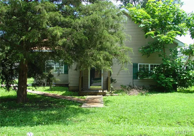 Homes for sale in Livingston, IL | 372 S 2nd St, Livingston, IL 62058 | MLS# MIS26042136