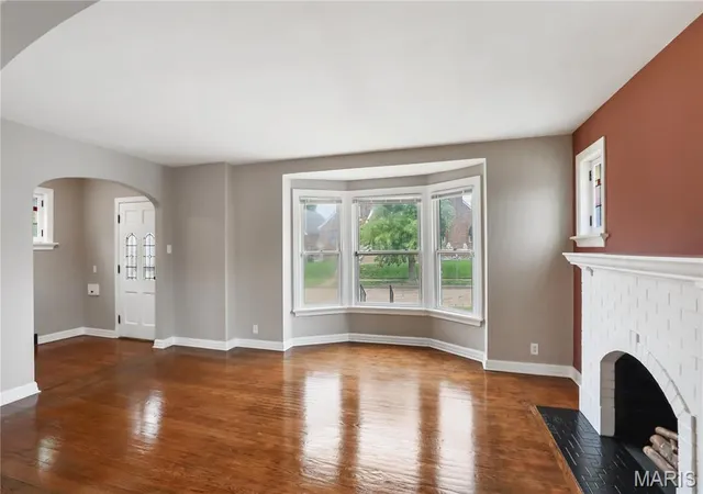Photo 4 of Sale Pending at 8464 Edna St, Saint Louis, MO 63147 | MLS# MIS26042137 | Listing updated on 2026-08-13