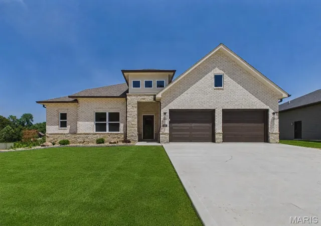Homes for sale in Maryville, IL | 2291 Pelham Ln, Maryville, IL 62062 | MLS# MIS26042140