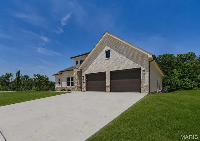 Homes for sale in Maryville, IL | 2291 Pelham Ln, Maryville, IL 62062 | MLS# MIS26042140