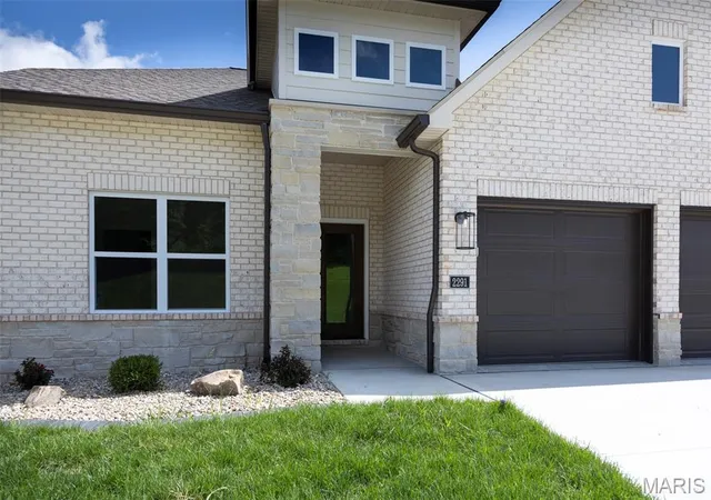 Photo 4 of House for sale at 2291 Pelham Ln, Maryville, IL 62062 | MLS# MIS26042140 | Listing updated on 2026-08-24