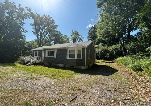Homes for sale in Belleville, IL | 912 S 11Th St, Belleville, IL 62226 | MLS# MIS26042143