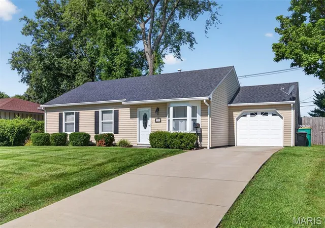 3rd image of 205 Wellesley Dr, O Fallon, IL 62269 | MLS# MIS26042146