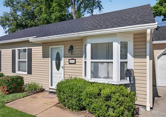 4th image of 205 Wellesley Dr, O Fallon, IL 62269 | MLS# MIS26042146