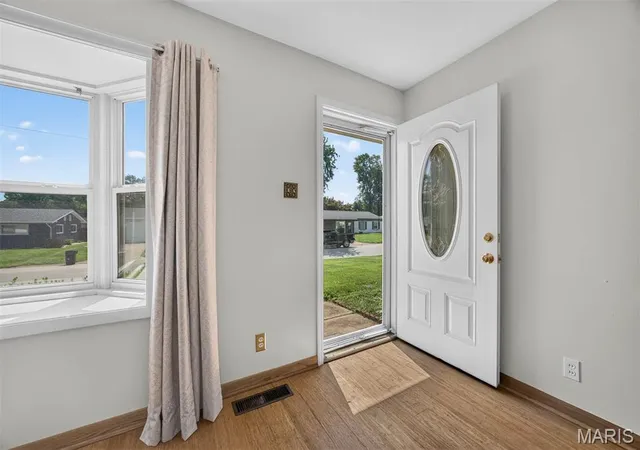 5th image of 205 Wellesley Dr, O Fallon, IL 62269 | MLS# MIS26042146