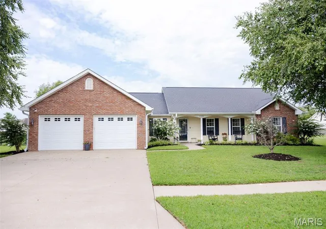 Homes for sale in Sikeston, MO | 1105 Tulip Tr, Sikeston, MO 63801 | MLS# MIS26042147