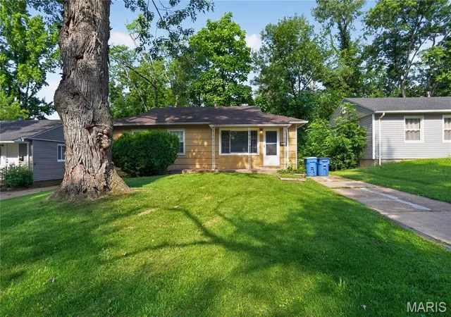 Photo 2 of Single family home for sale at 9713 Medford Dr, St Louis, MO 63136 | MLS# MIS26042148 | Listing updated on 2026-10-23