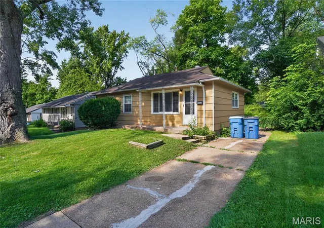 Photo 4 of Single family home for sale at 9713 Medford Dr, St Louis, MO 63136 | MLS# MIS26042148 | Listing updated on 2026-10-23