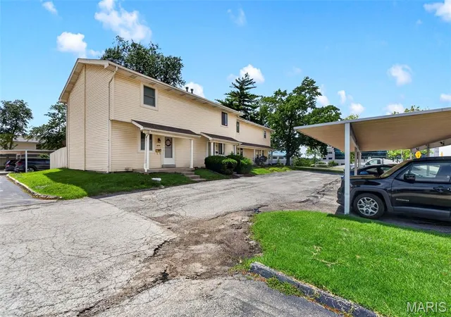 2nd image of 2701 Falcons Wy, St Charles, MO 63303