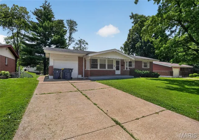Photo 3 of Sale Pending at 11154 Mammoth Dr, St Louis, MO 63136 | MLS# MIS26042152 | Listing updated on 2026-10-27