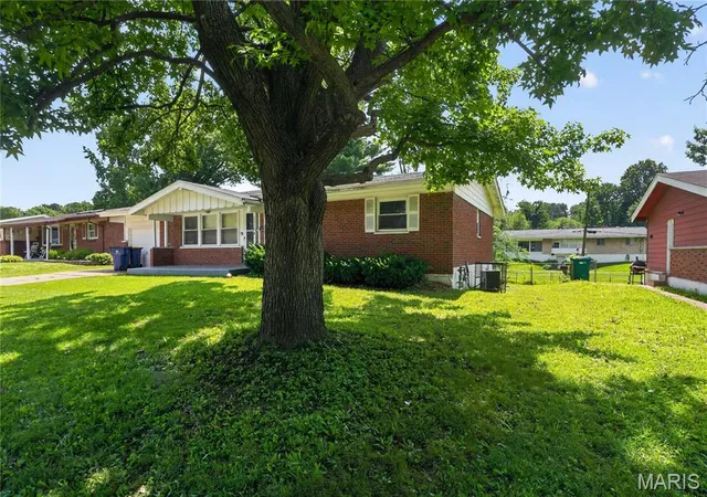 Photo 3 of Sale Pending at 11154 Mammoth Dr, St Louis, MO 63136 | MLS# MIS26042152 | Listing updated on 2026-10-27