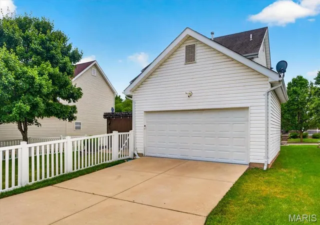 Photo 3 of Single family home for sale at 206 Hawksbury Pl, O'fallon, MO 63368 | MLS# MIS26042155 | Listing updated on 2026-09-25