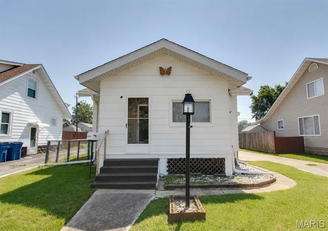 Homes for sale in Wood River, IL | 455 N 1st St, Wood River, IL 62095 | MLS# MIS26042159