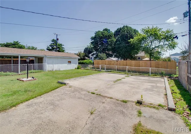 Homes for sale in Wood River, IL | 455 N 1st St, Wood River, IL 62095 | MLS# MIS26042159