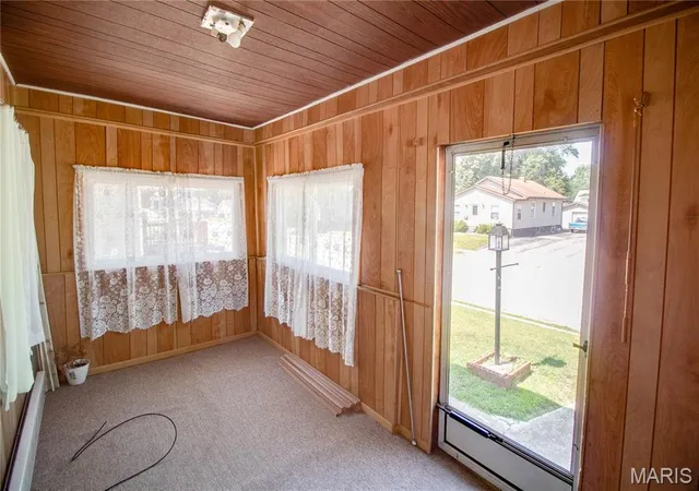 Homes for sale in Wood River, IL | 455 N 1St St, Wood River, IL 62095 | MLS# MIS26042159