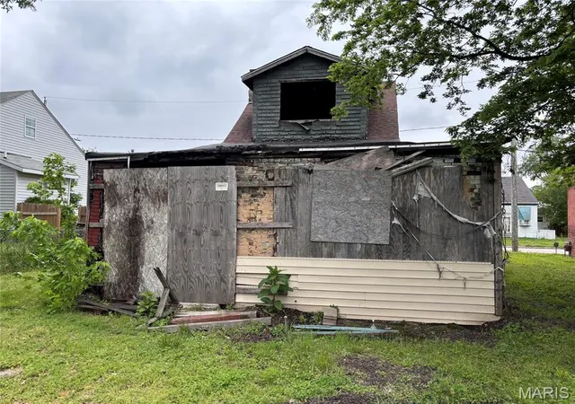 Homes for sale in Belleville, IL | 731 S 1st St, Belleville, IL 62220 | MLS# MIS26042179