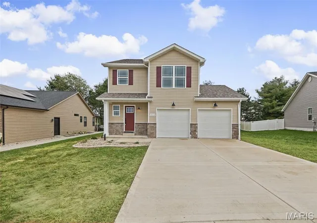 Single family home for sale at 1514 Orchard Lakes Cir, Belleville, IL 62220 | MLS# MIS26042180