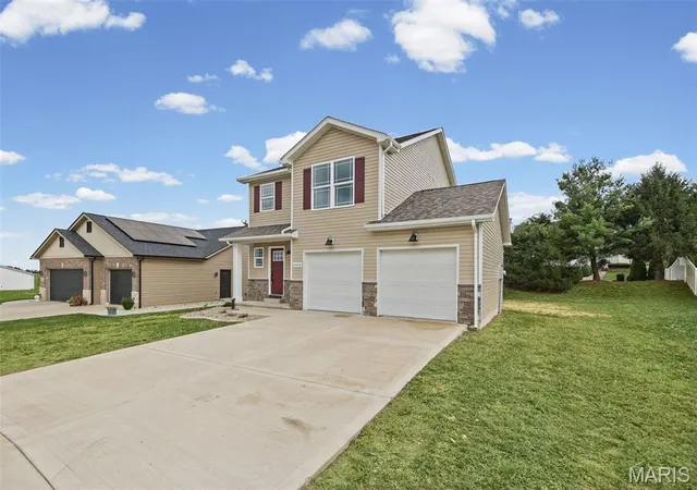 Photo 3 of Single family home for sale at 1514 Orchard Lakes Cir, Belleville, IL 62220 | MLS# MIS26042180 | Listing updated on 2026-10-20
