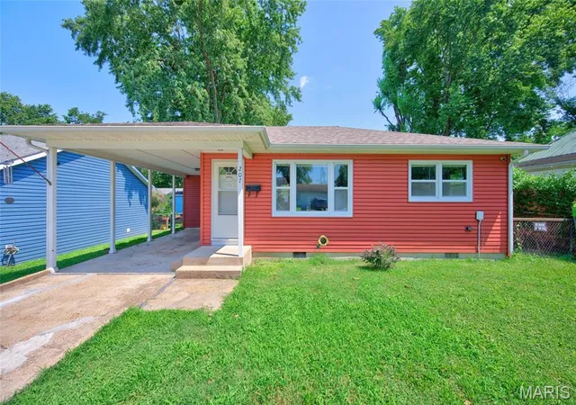 Homes for sale in Lebanon, MO | 207 Catalpa Ln, Lebanon, MO 65536 | MLS# MIS26042186
