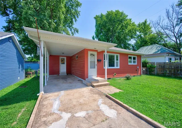 Homes for sale in Lebanon, MO | 207 Catalpa Ln, Lebanon, MO 65536 | MLS# MIS26042186
