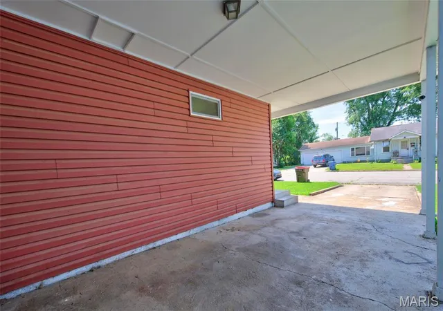 Homes for sale in Lebanon, MO | 207 Catalpa Ln, Lebanon, MO 65536 | MLS# MIS26042186