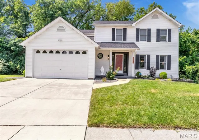 Photo 2 of Sale Pending at 2101 Dettmer Pl, Florissant, MO 63031 | MLS# MIS26042190 | Listing updated on 2026-09-06