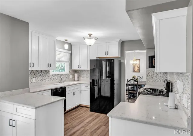 Photo 4 of Sale Pending at 2101 Dettmer Pl, Florissant, MO 63031 | MLS# MIS26042190 | Listing updated on 2026-09-06