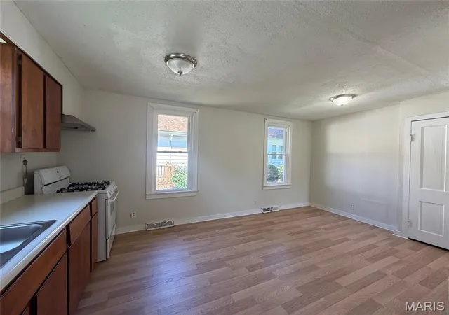 3rd image of 1302 W Edwards St, Vandalia, IL 62471 | MLS# MIS26042197